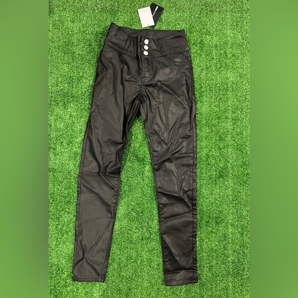 👖 NEW! SIZE 9 FAUX LEATHER PANTS - Picture 1 of 4